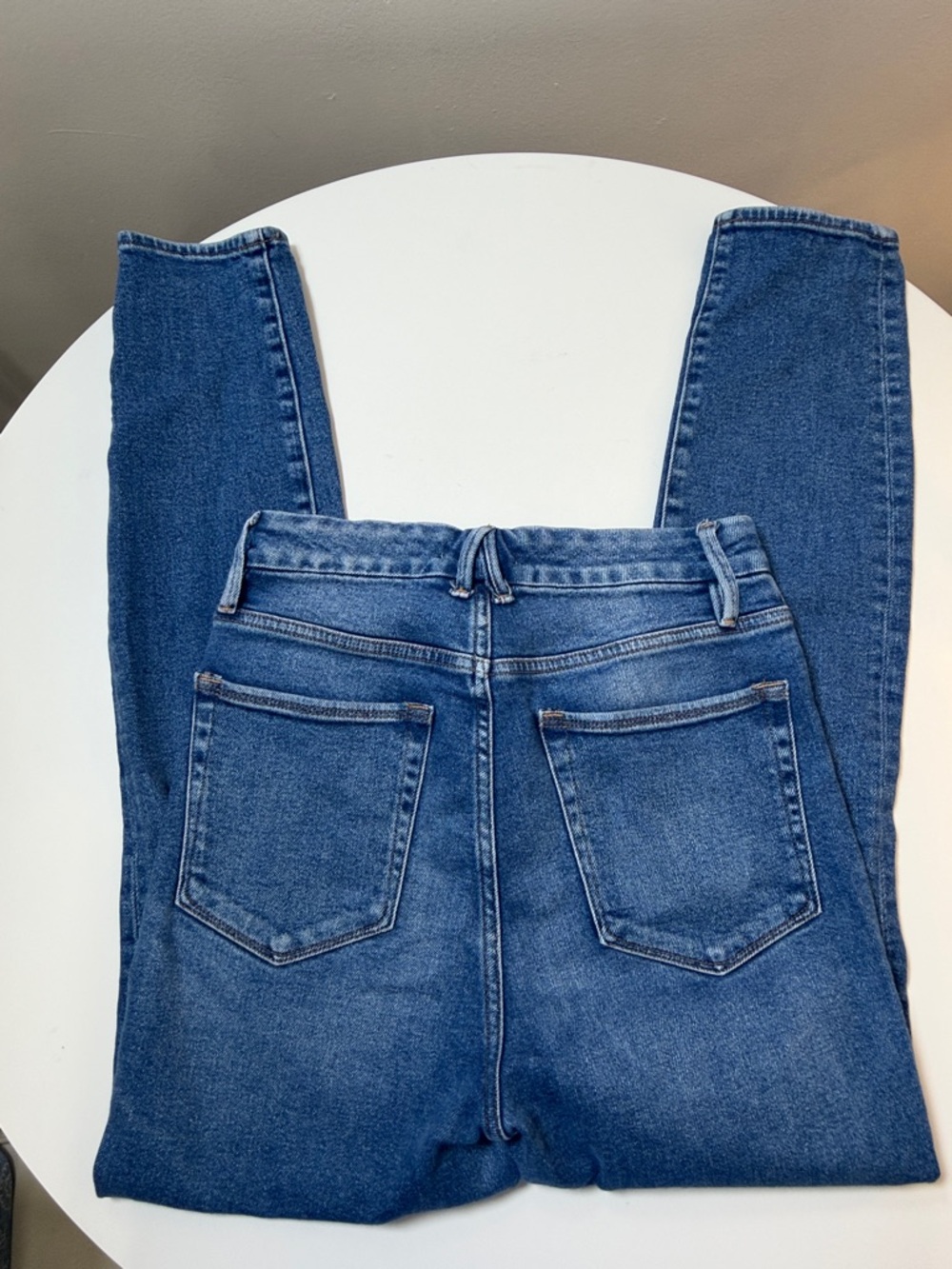 Good‎ American Medium Blue High-Rise Slim Jeans - Picture 5 of 5